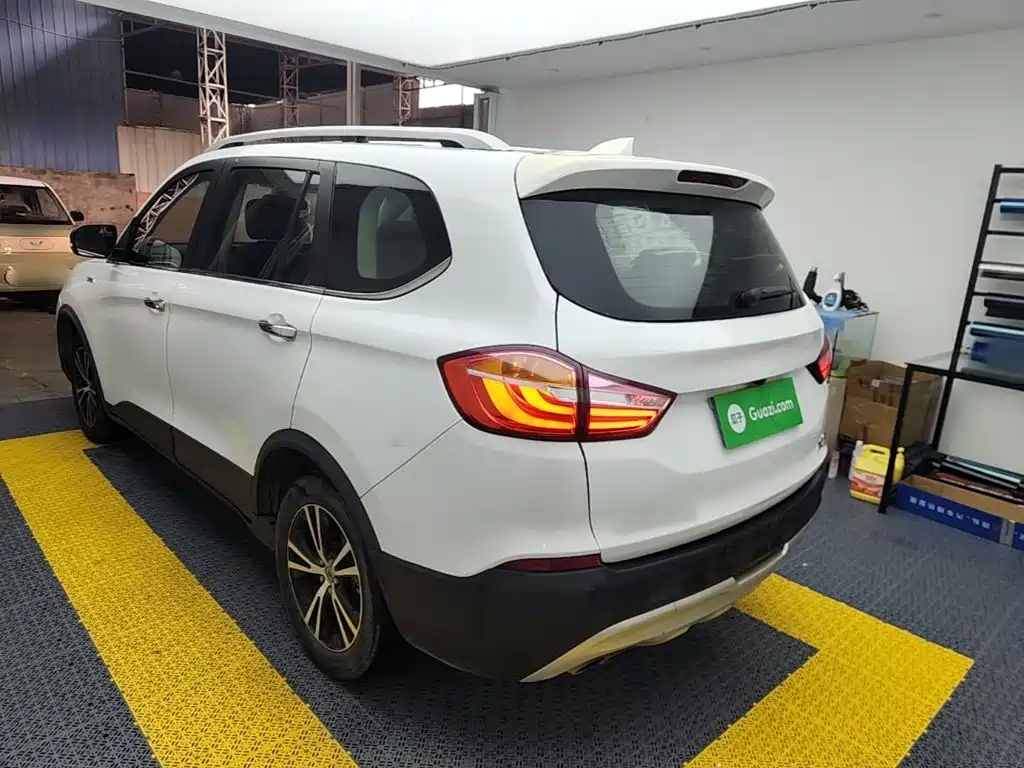 SWM Motor SWM X7 2019 2018 1.8L Manual Comfort 7-Seater