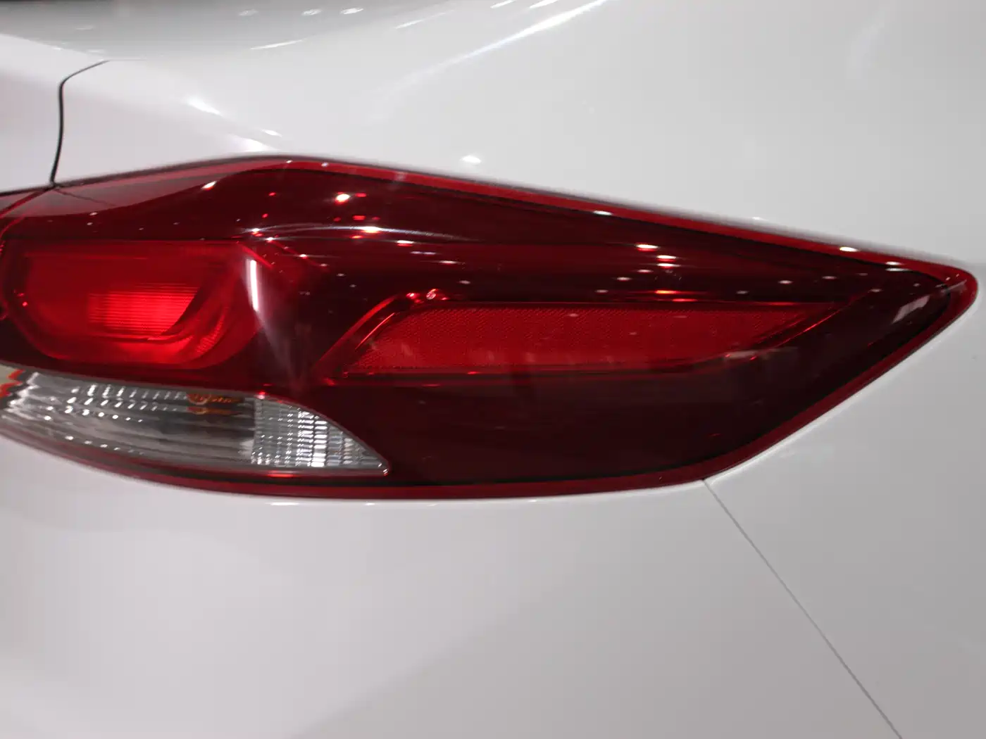 Hyundai Elantra 2016 Model 1.6L Automatic Smart Elite фото 7