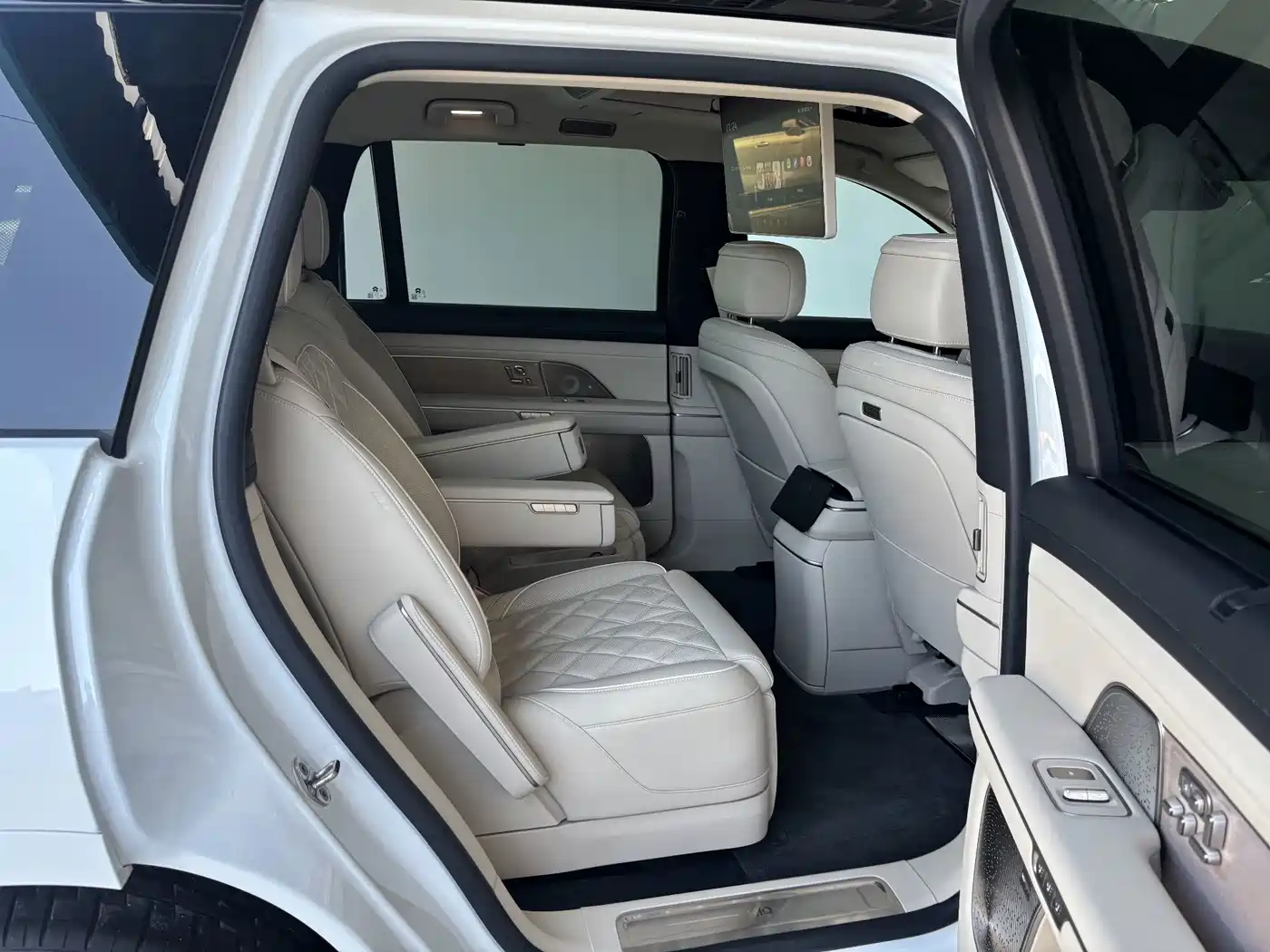 NIO ES8 2026 2025 Model 6-Seat Executive Luxury Edition