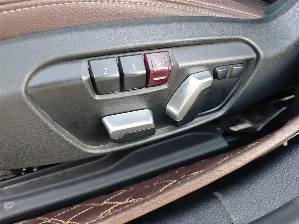 BMW 1 Series 2022 120i M Sport Shadow Edition фото 15