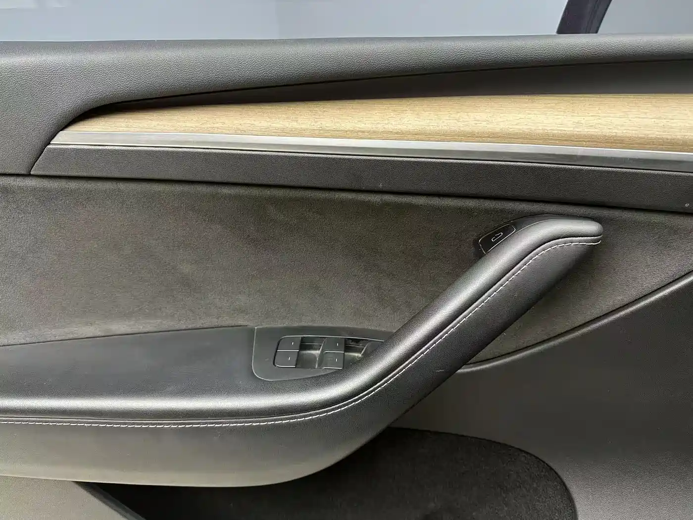 Tesla Model Y 2023 Rear-Wheel Drive Edition фото 9