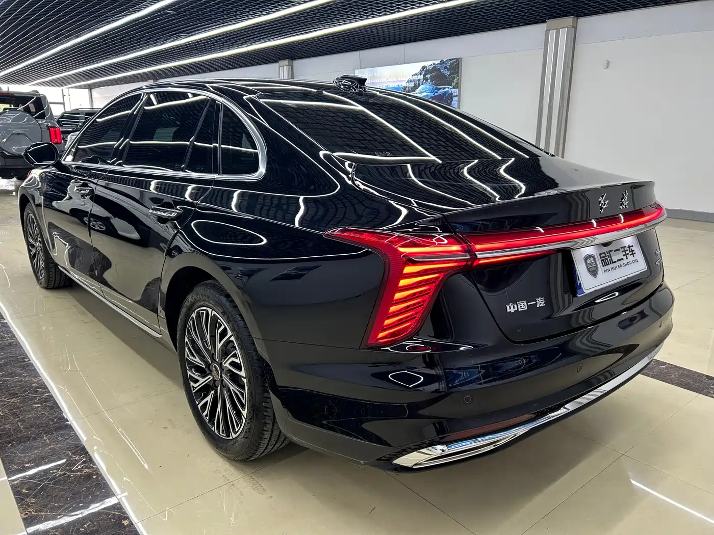 Hongqi H5 2025 2.0T Automatic Flag Celebration 500,000 Units Anniversary Edition фото 5