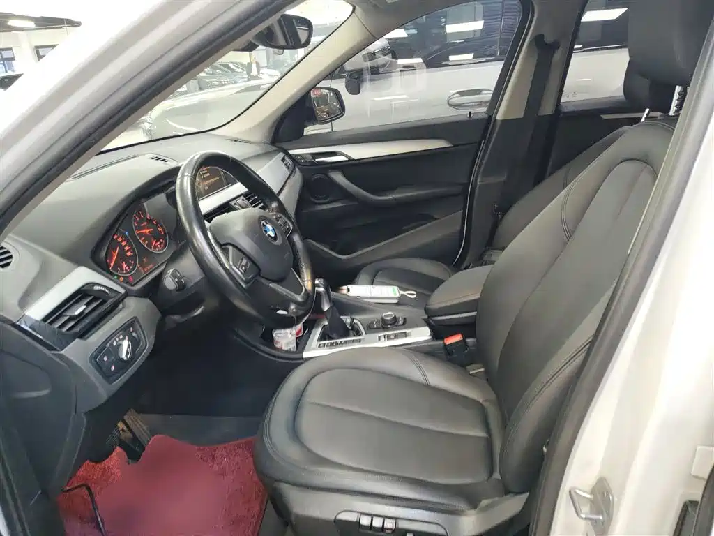 BMW X1 2016 sDrive18Li Premium Model фото 15