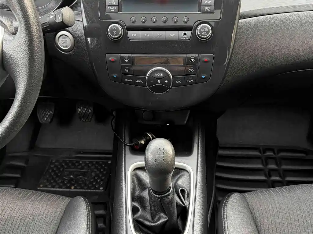 Фото 11 - Nissan Tiida
