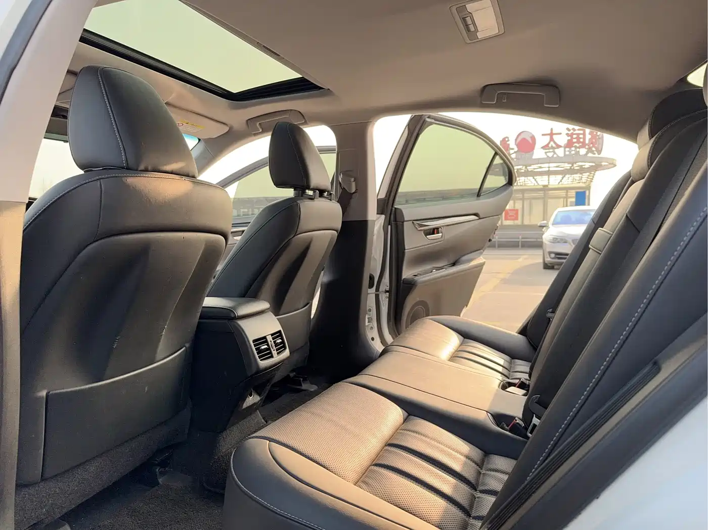Lexus ES 2015 300h Comfort Edition фото 11