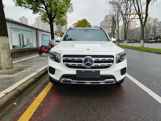 MERCEDES-BENZ GLB