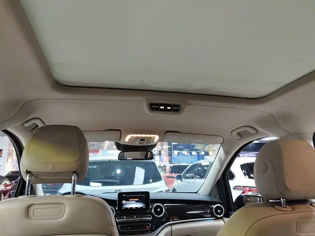 Mercedes-Benz V-Class 2018 V 260 L Premium Long Wheelbase Edition China VI фото 18