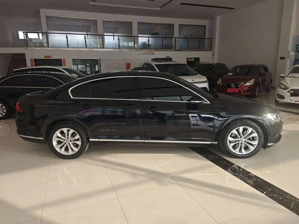 Volkswagen Magotan 2019 330TSI DSG Luxury Class China VI фото 4