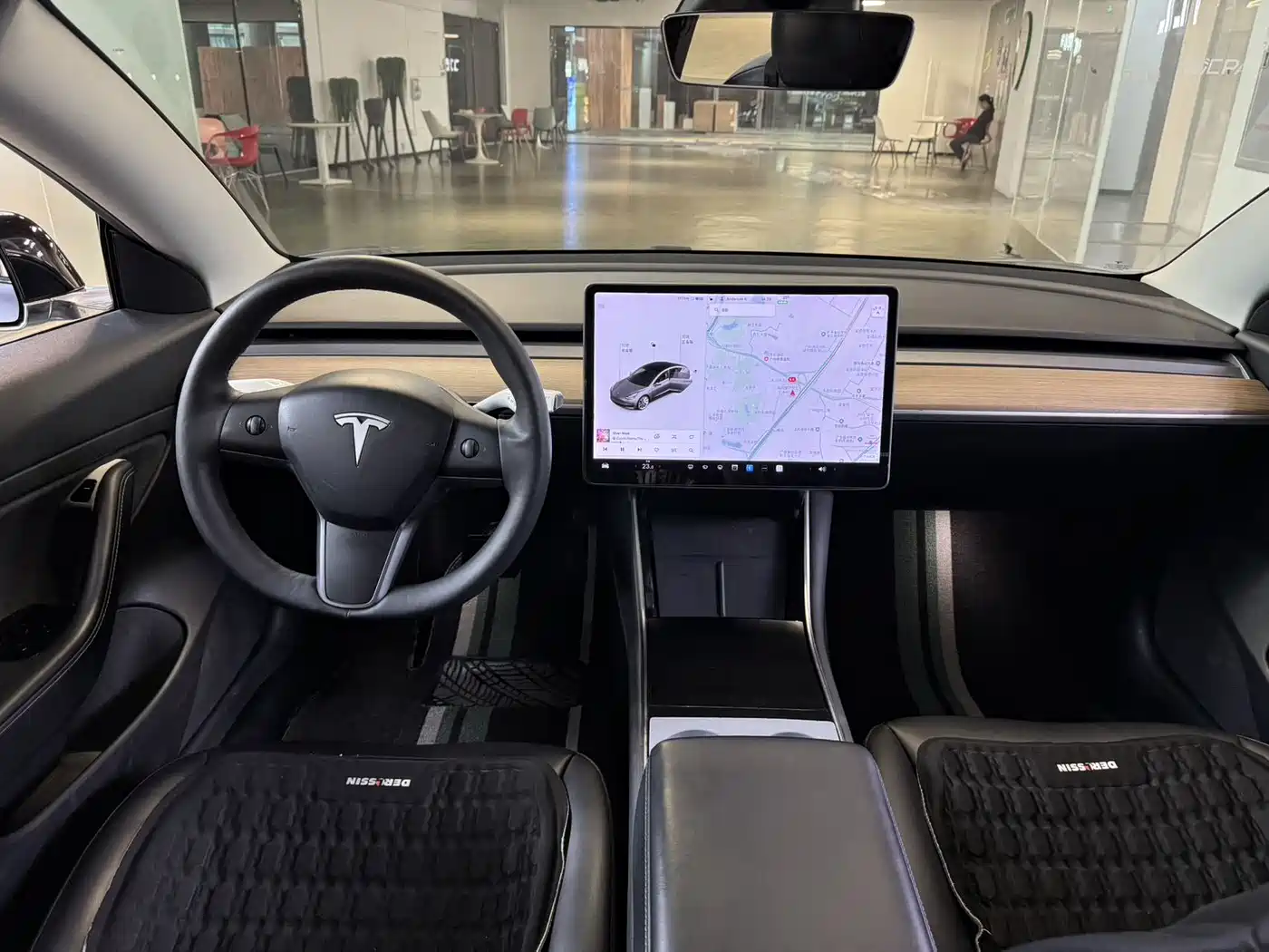 TESLA MODEL 3