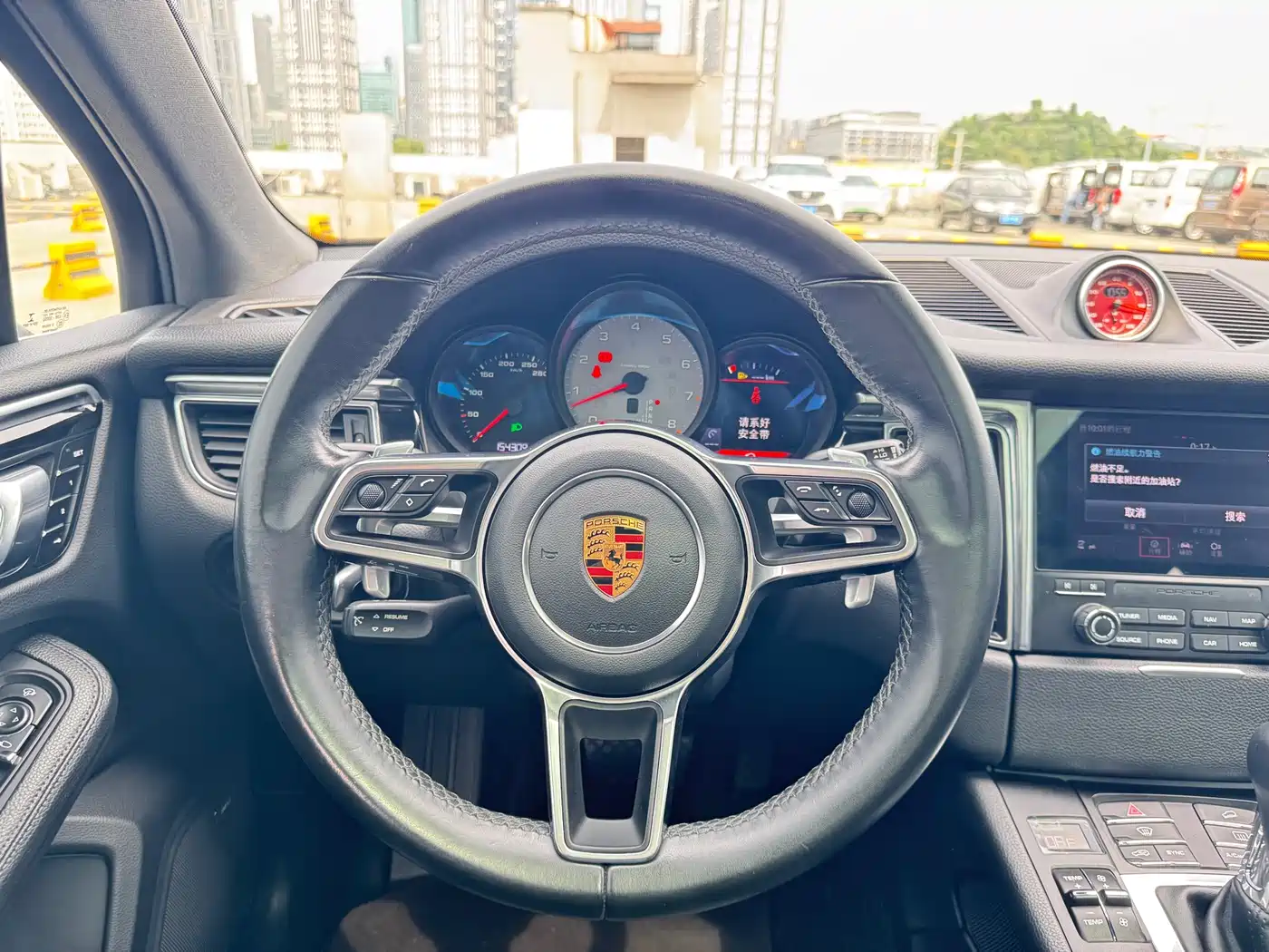 PORSCHE MACAN