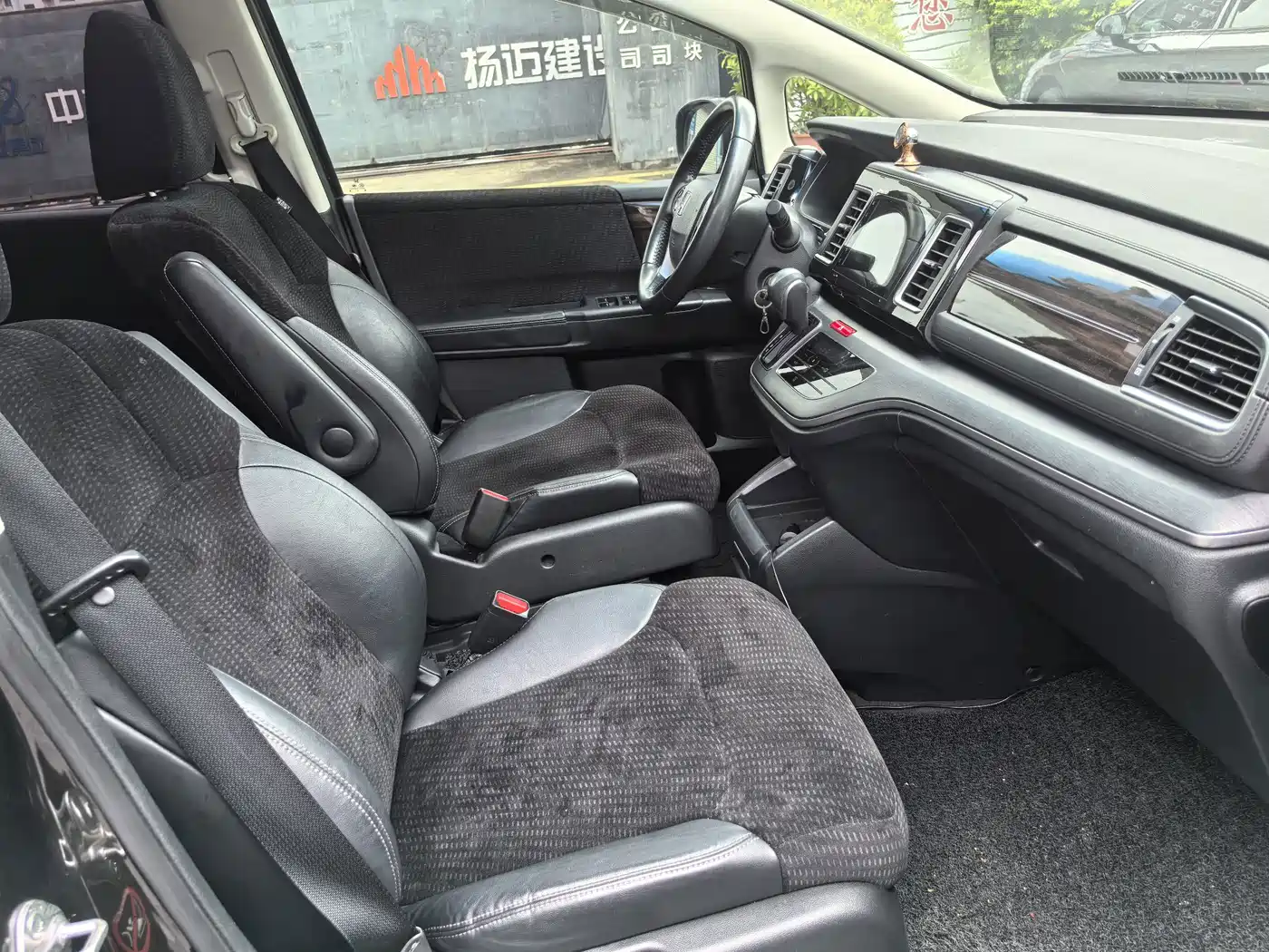 Фото 20 - Honda Elysion