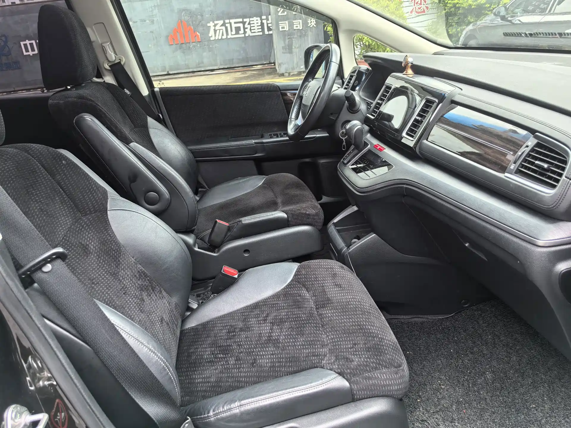 Photo 20 - Honda Elysion