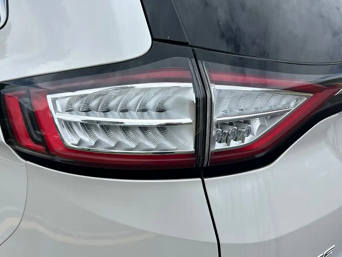 Фото 9 - Ford Edge