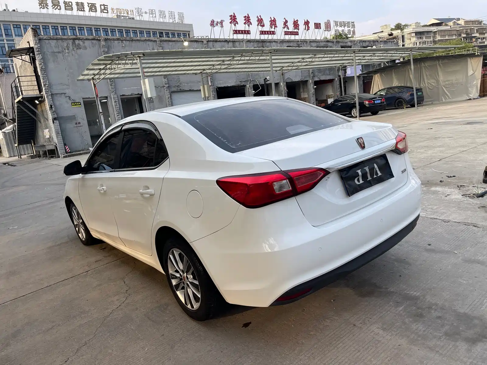 Фото 7 - Roewe 360