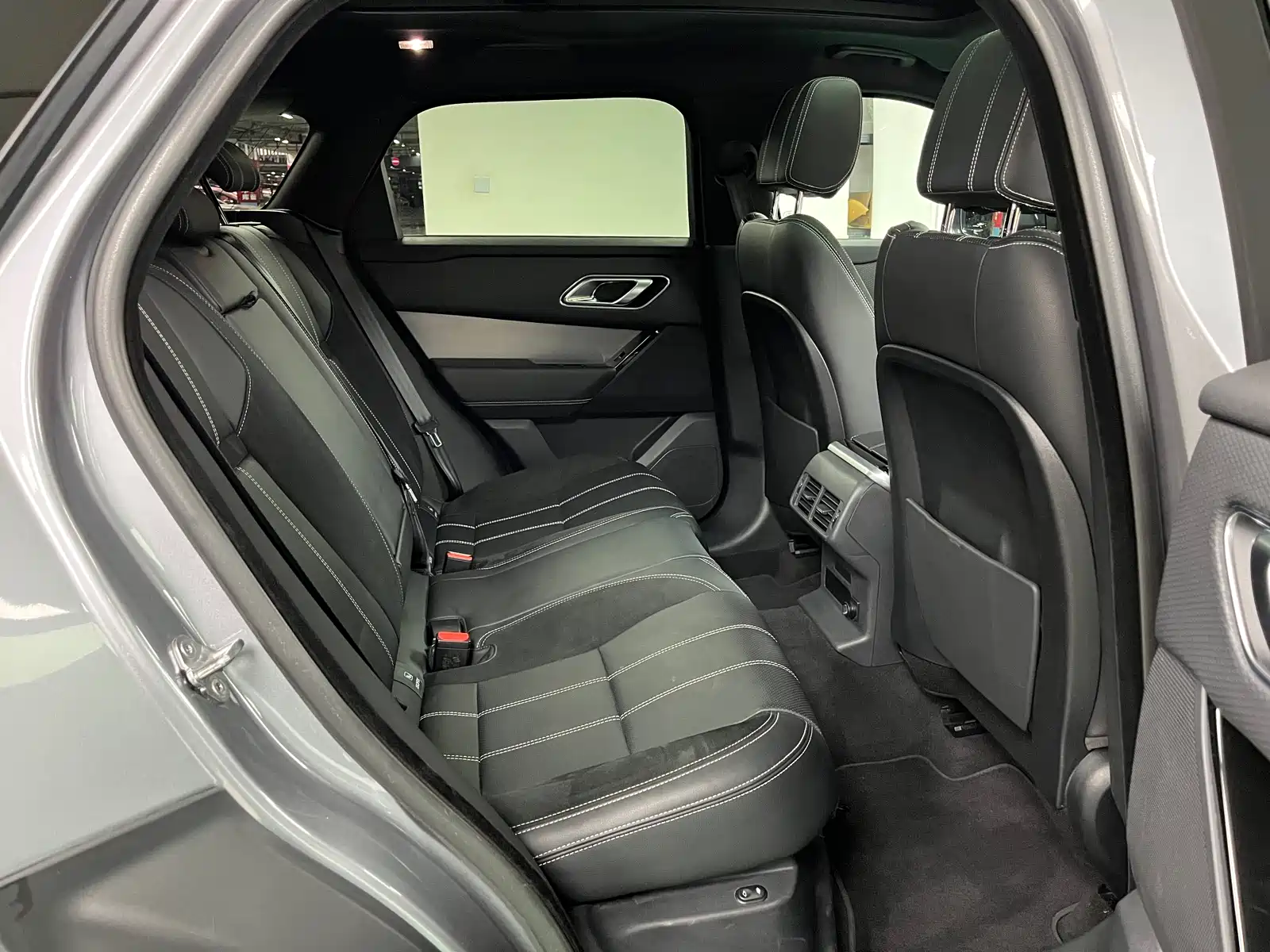 Фото 24 - Land Rover Range Rover Velar