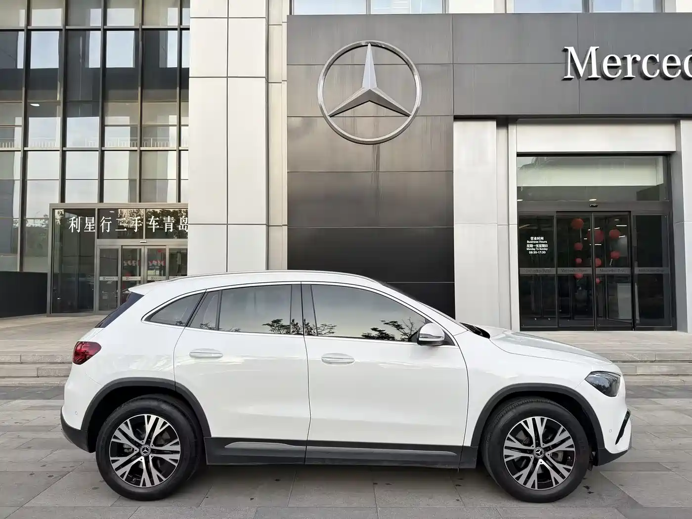 MERCEDES-BENZ GLA