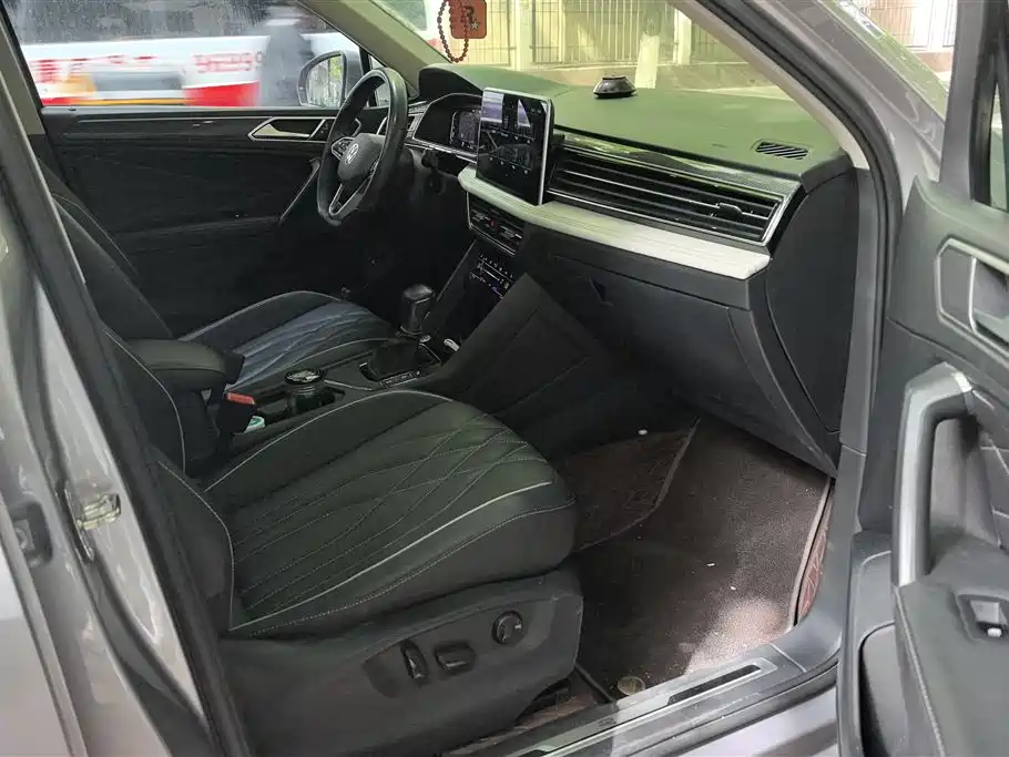Volkswagen Tiguan L 2022 330TSI Auto 2WD R-Line Premium Edition фото 8