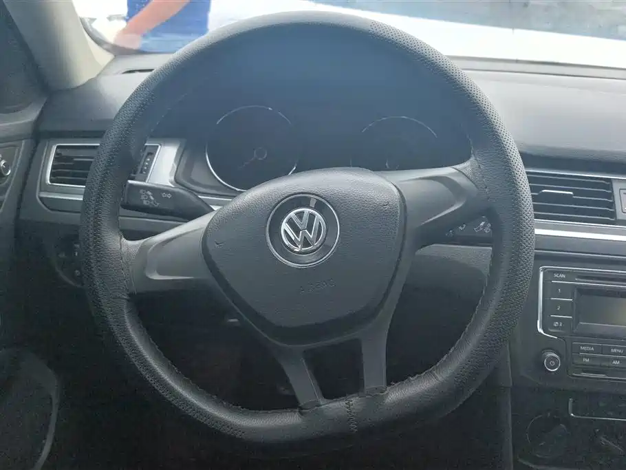 Volkswagen Bora 2017 1.6L Manual Comfort Edition фото 15