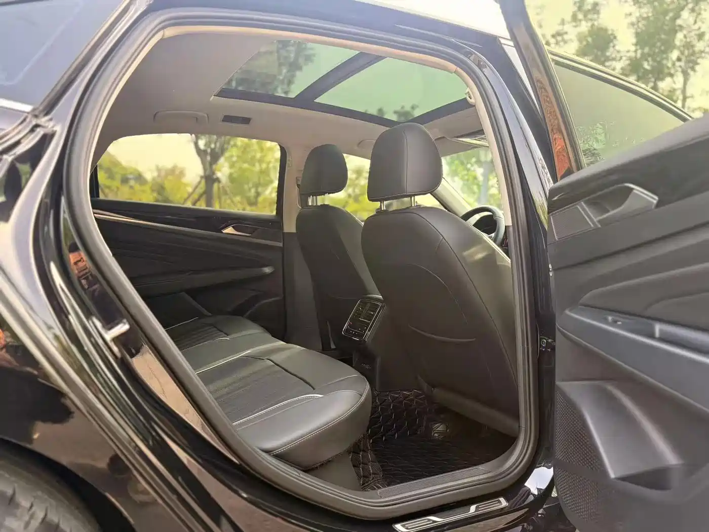 Volkswagen Passat 2023 330TSI Starlight Elite Edition фото 9