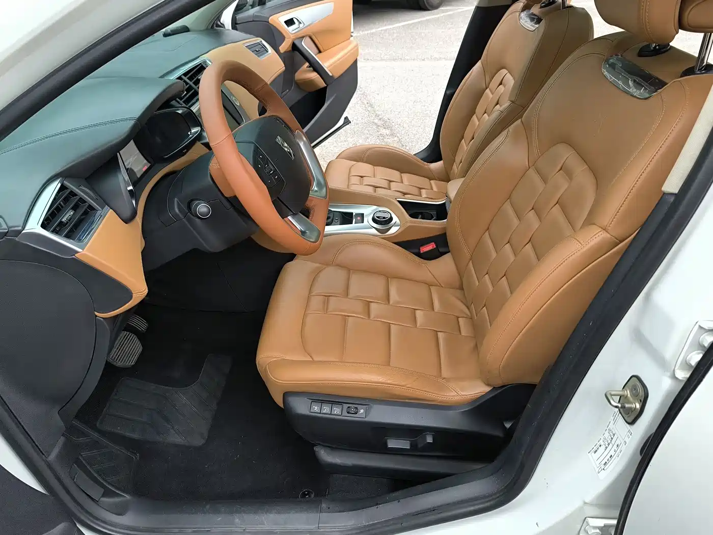 DS 6 2015 2014 1.6T Exclusive Edition THP160