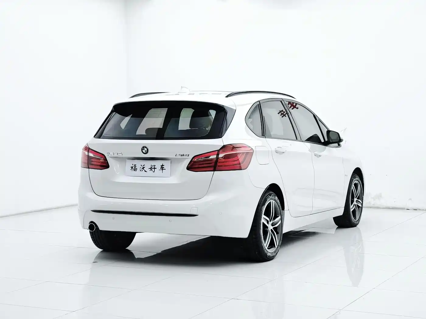 BMW 2 Series Touring 2016 218i Sport Design Package фото 25