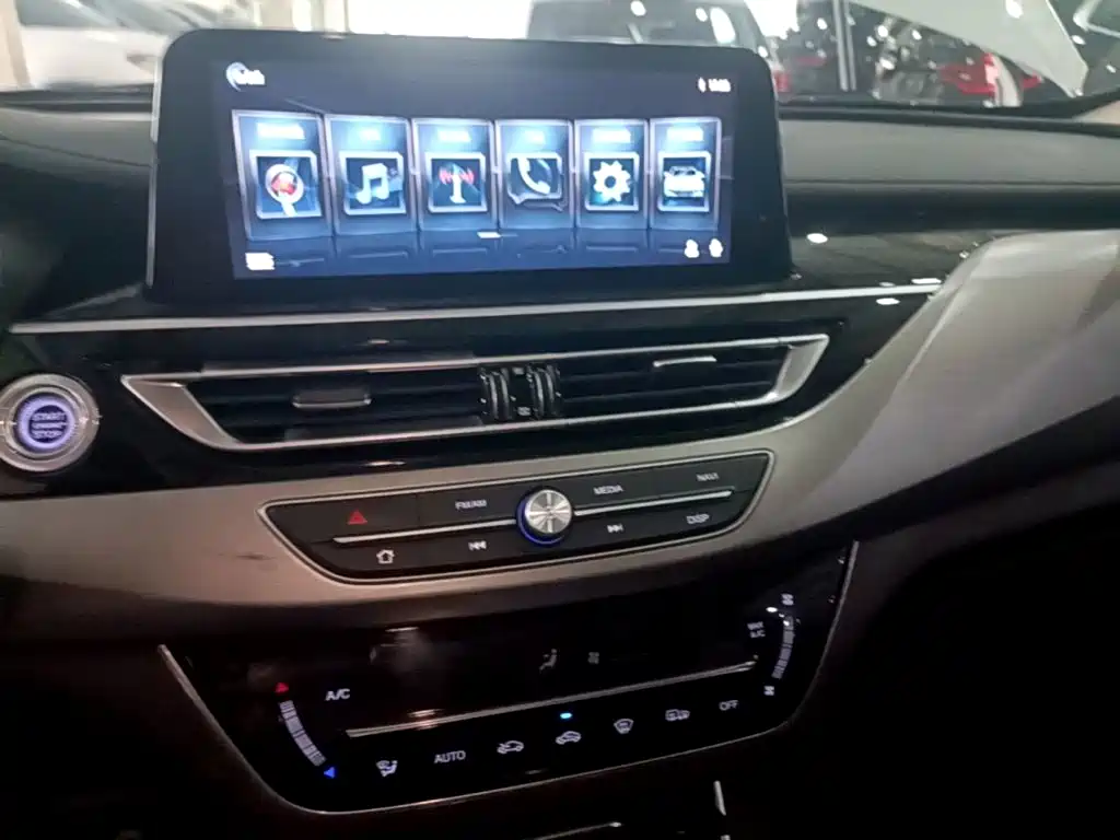 Changan Raeton CC 2018 2018 1.5T Automatic Luxury Class China V