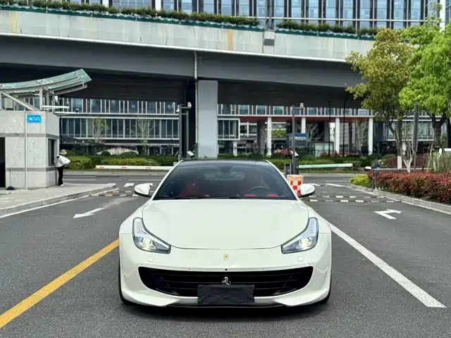 FERRARI GTC4LUSSO