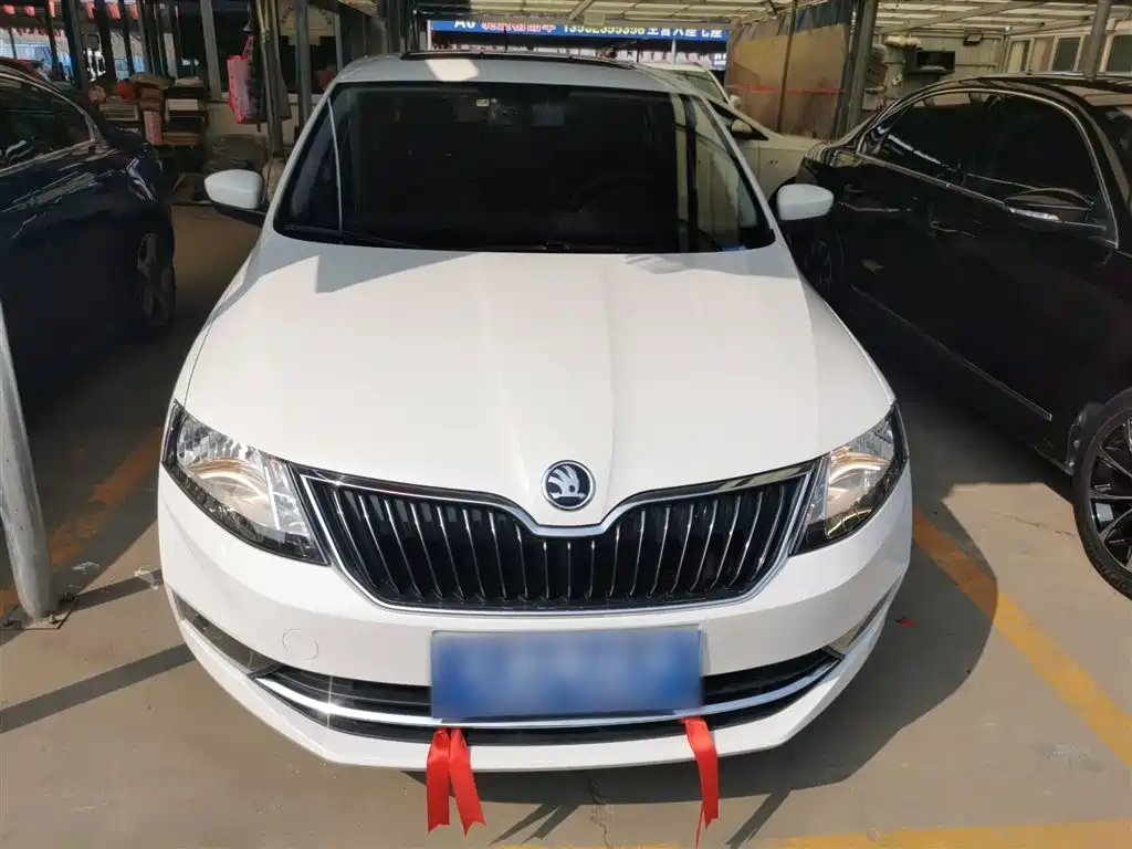 Škoda Rapid 2018 1.6L Automatic Comfort Edition фото 3