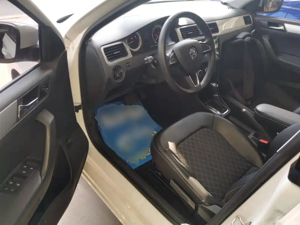 Škoda Rapid 2018 1.6L Automatic Comfort Edition фото 11