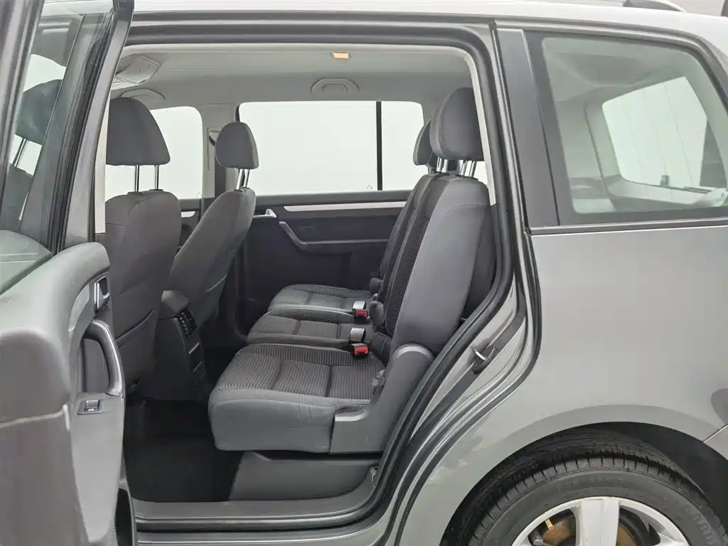 Volkswagen Touran 2015 1.4T Manual Trend Edition 5-seater фото 15
