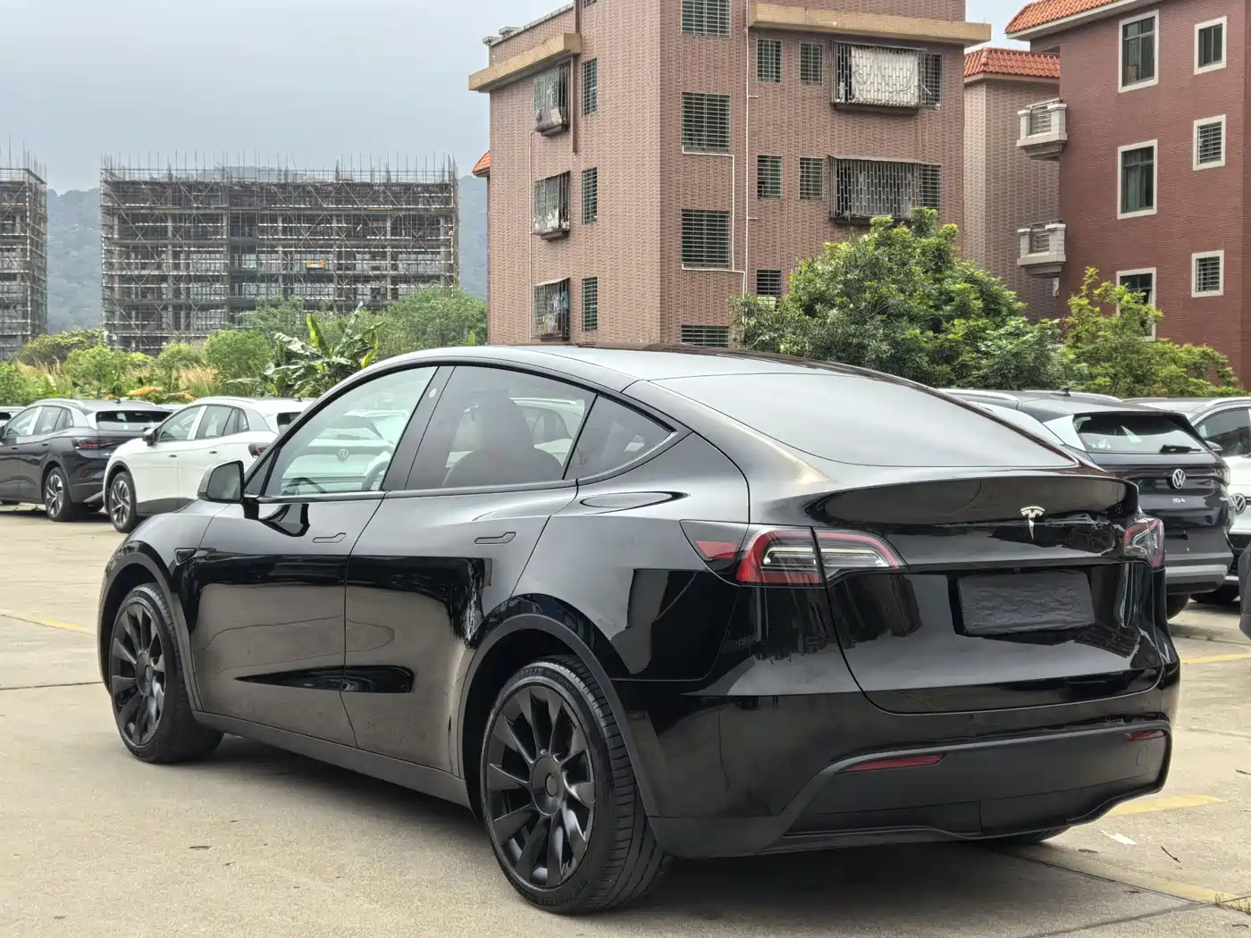 TESLA MODEL Y