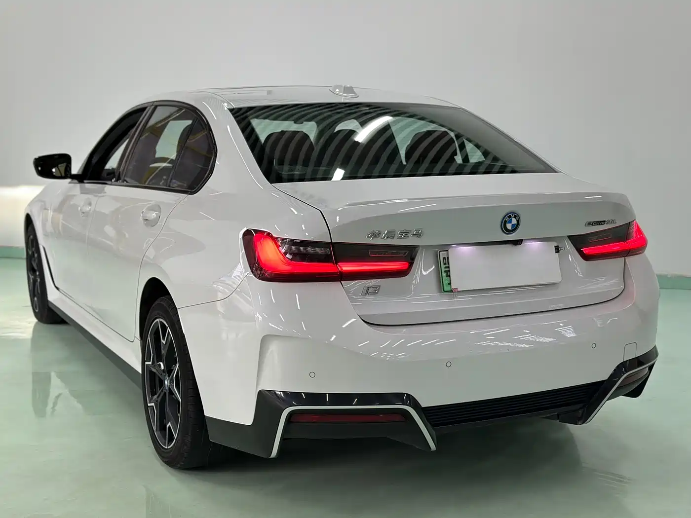 BMW i3 2023 eDrive 40 L Shadowline Package фото 7