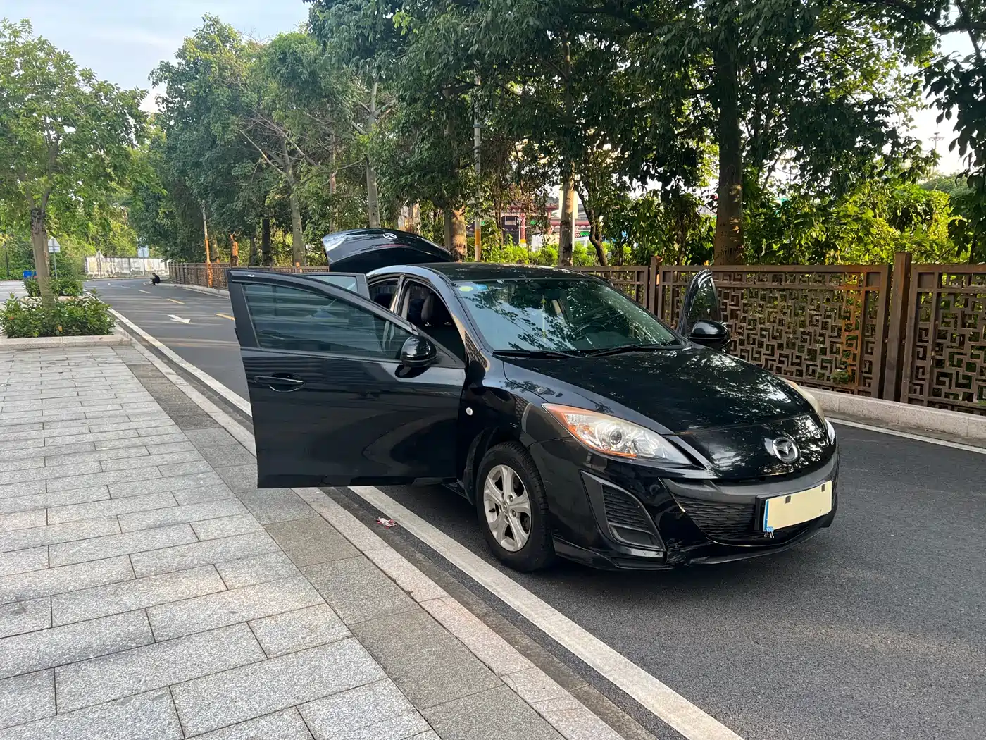 Mazda Mazda3 Axela 2012 2011 Sedan 1.6L Automatic Comfort