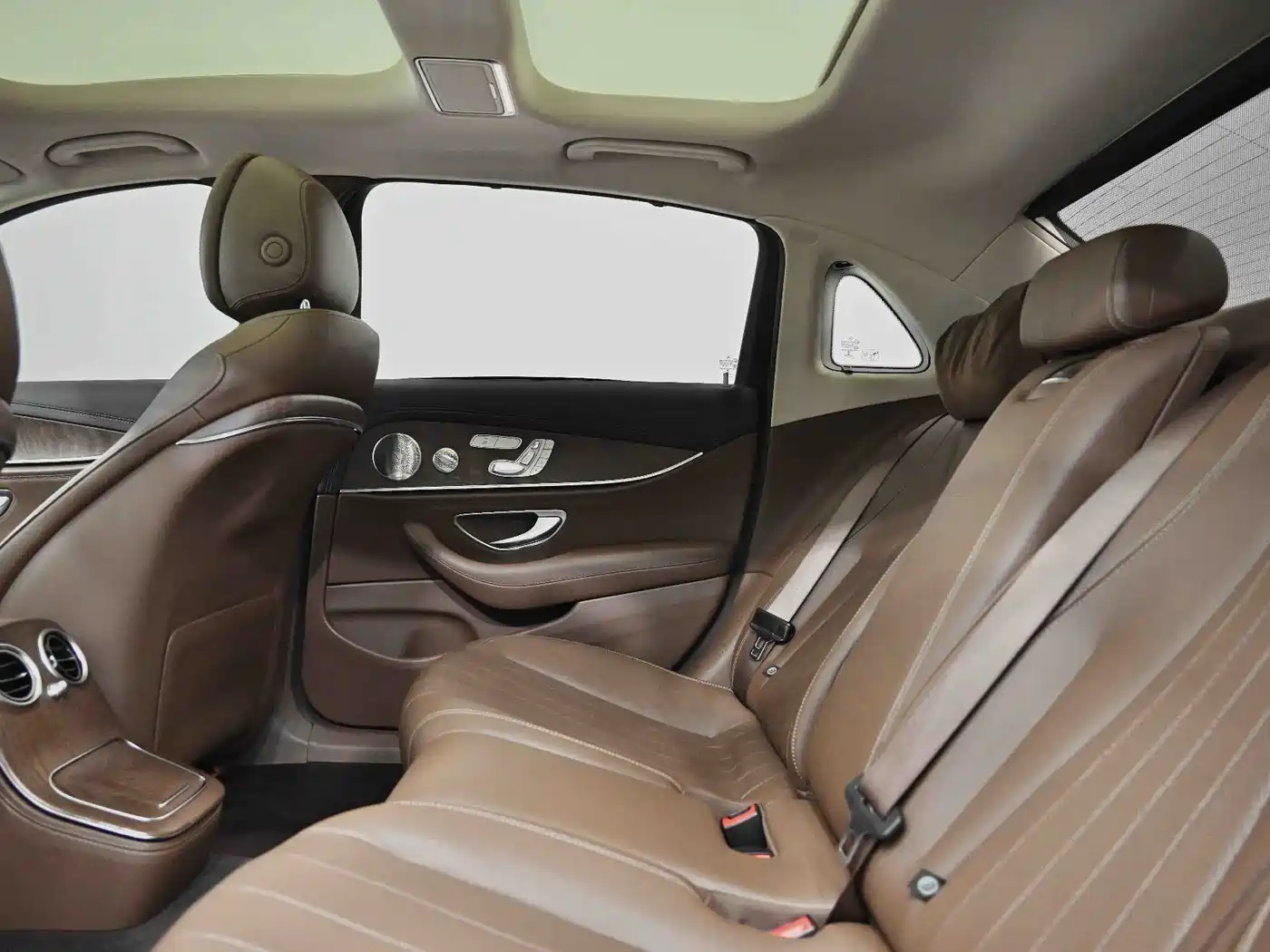 Mercedes-Benz E-Class 2022 E 300 L Luxury фото 26