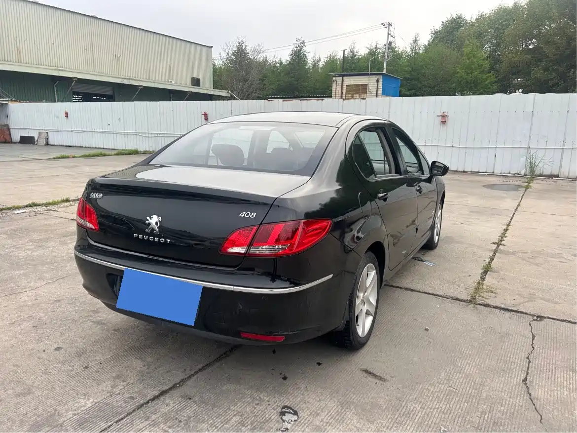 Peugeot 408 2011 2.0L Automatic Comfort Edition фото 10
