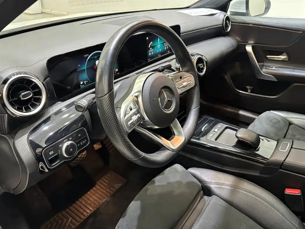 Mercedes-Benz A-Class 2019 A 180 L Sport Sedan фото 13