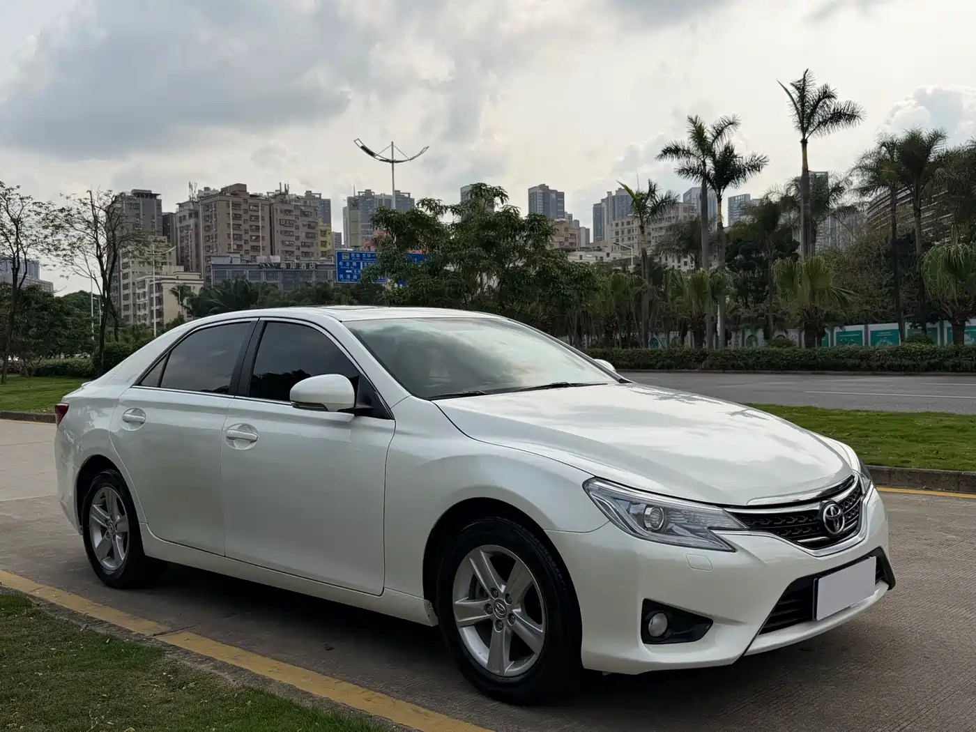 Toyota Reiz 2013 2.5V Elite Edition фото 3
