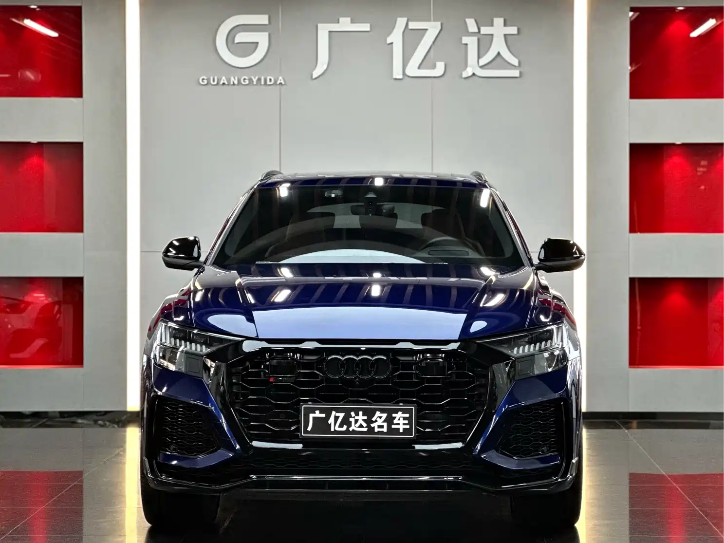 Фото 2 - Audi RS Q8