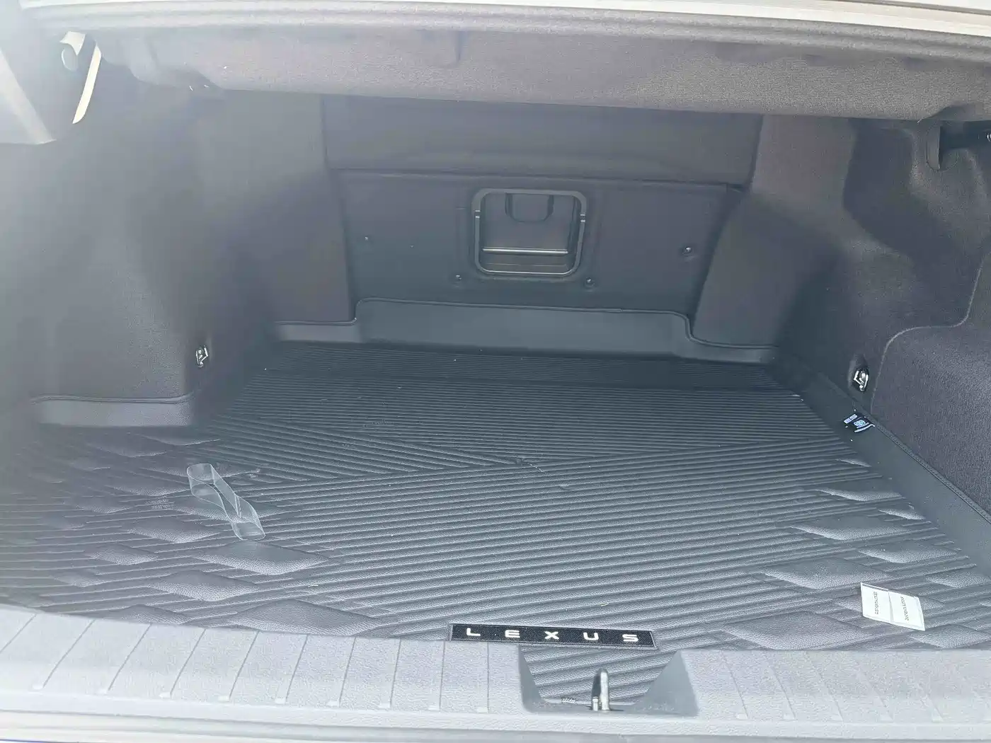 Lexus ES 2026 2025 Model 300h Base Version