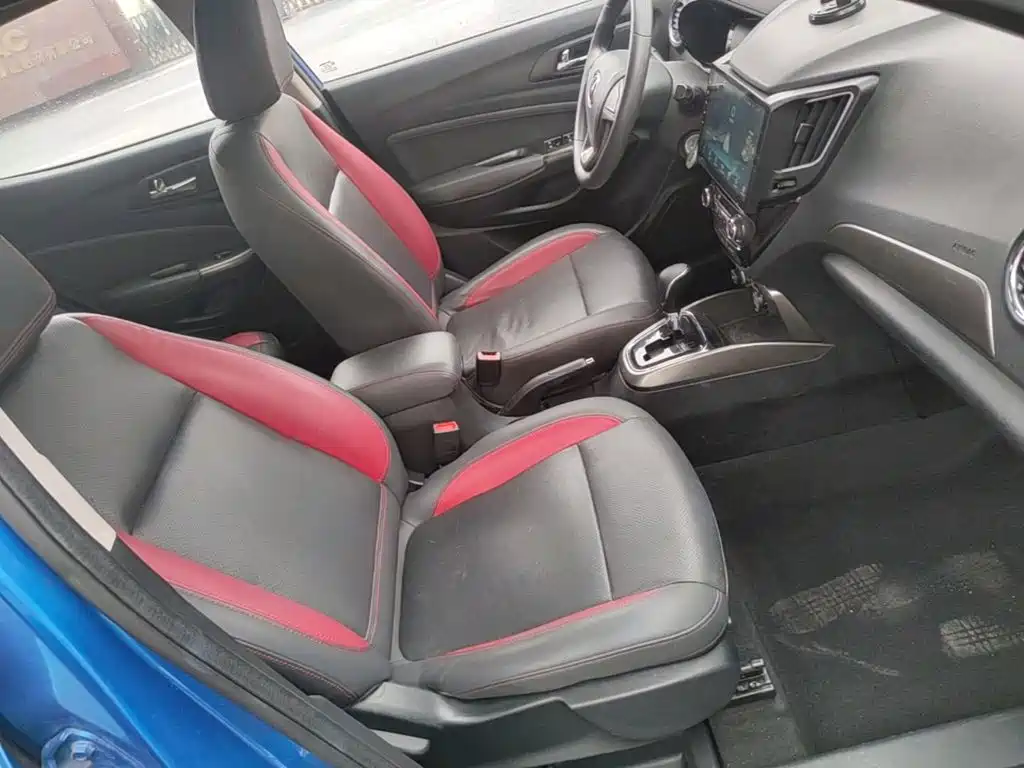 Фото 25 - Changan CS15