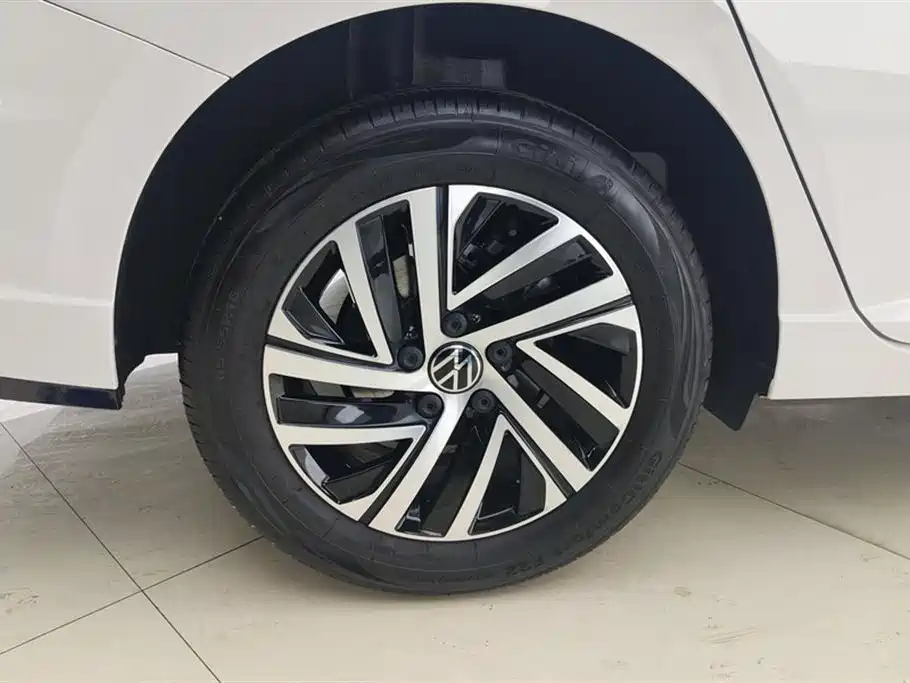 Volkswagen Lavida 2023 Model 300TSI DSG Starlight Leading Edition фото 6