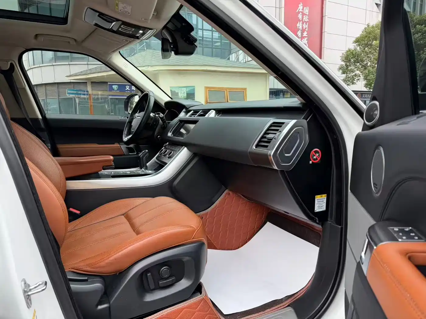 Land Rover Range Rover Sport 2016 Model 3.0 SDV6 HSE DYNAMIC фото 9