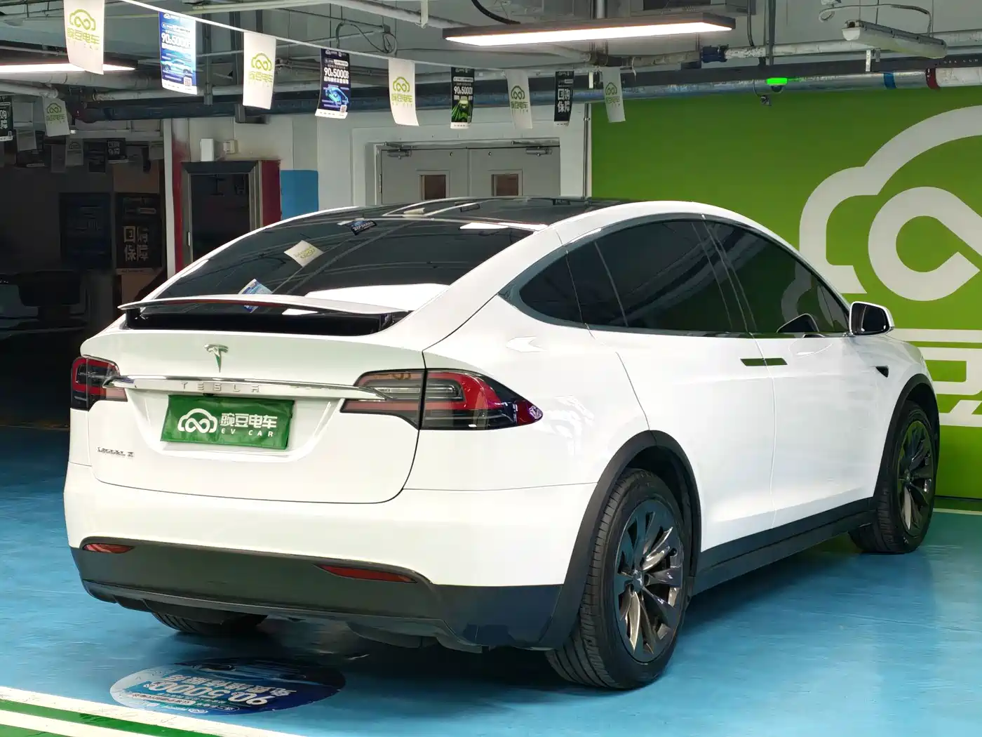 Фото 19 - Tesla Model X