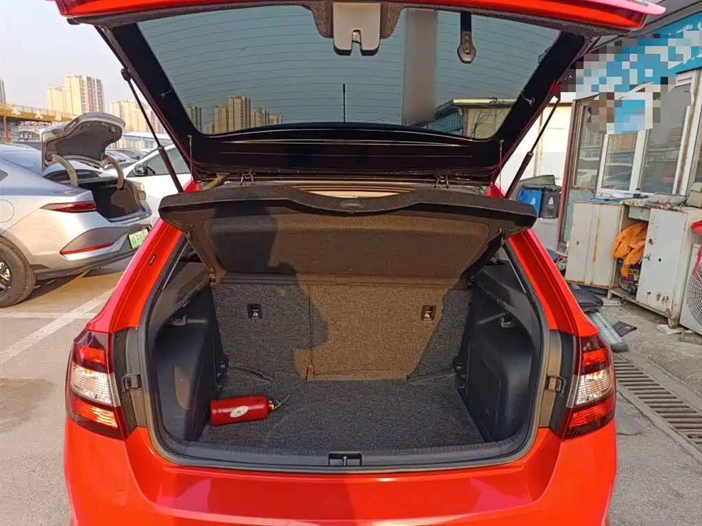 Škoda Skoda Rapid Spaceback 2016 1.6L Automatic Smart Edition фото 15