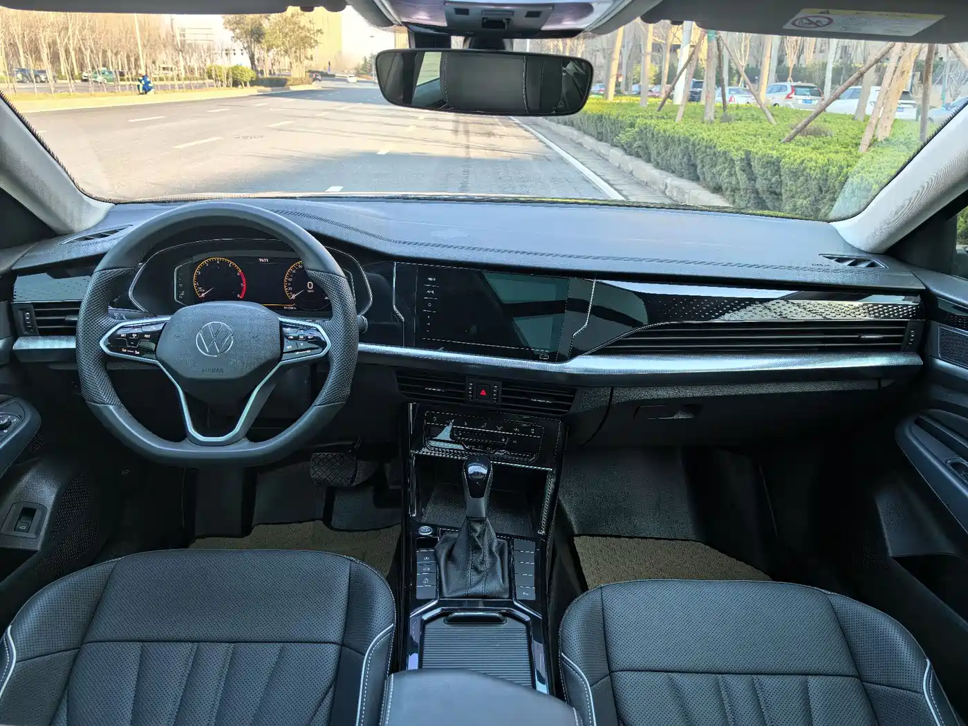 Volkswagen Passat 2024 280TSI Elite Edition фото 36