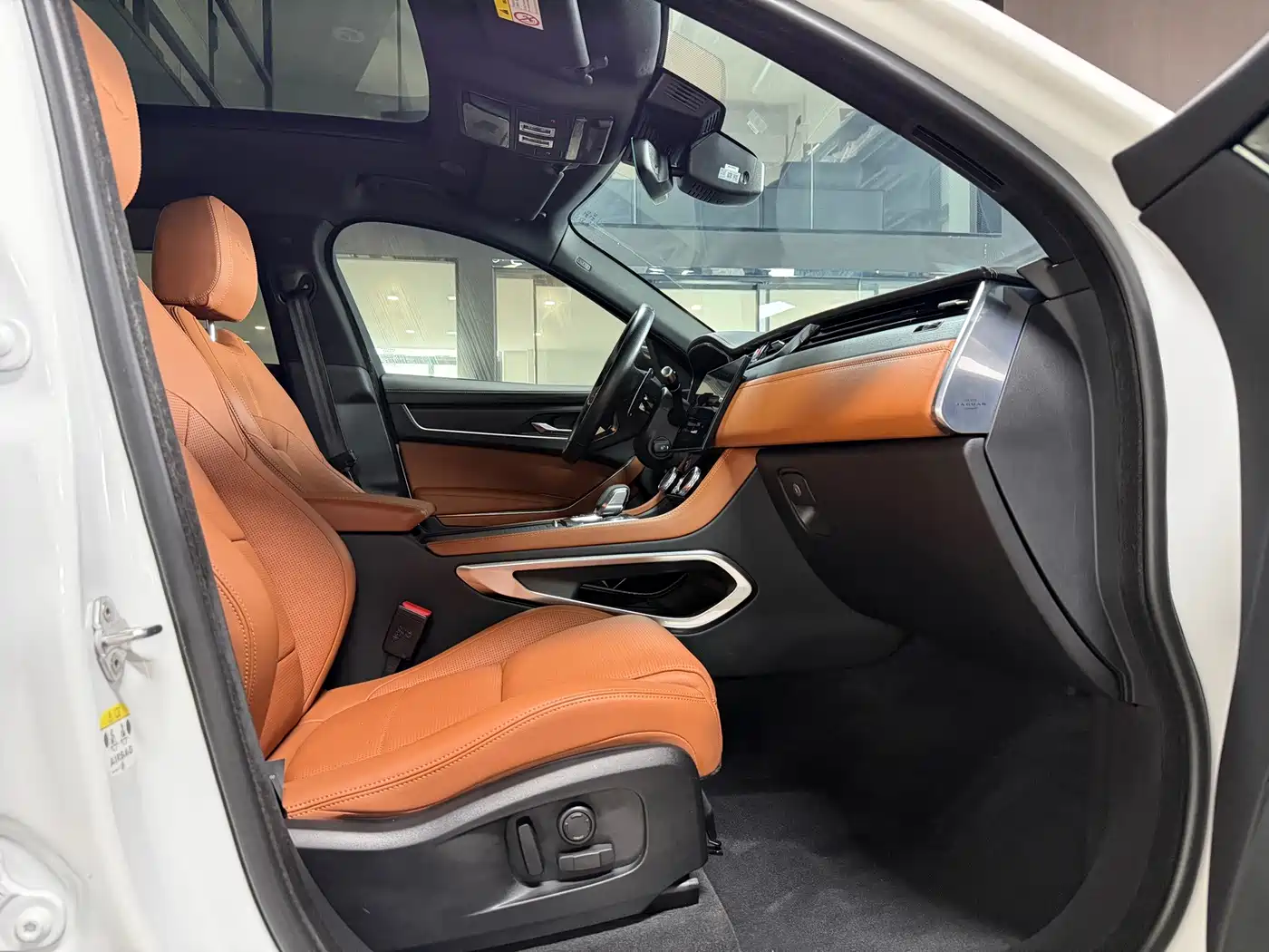 Photo 9 - Jaguar F-PACE