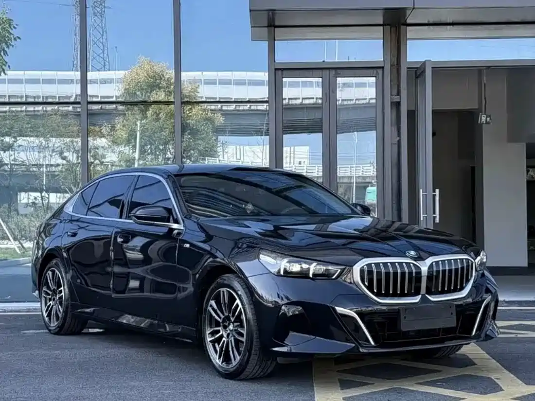 BMW 5 Series 2024 530Li Leading M Sport Package фото 3