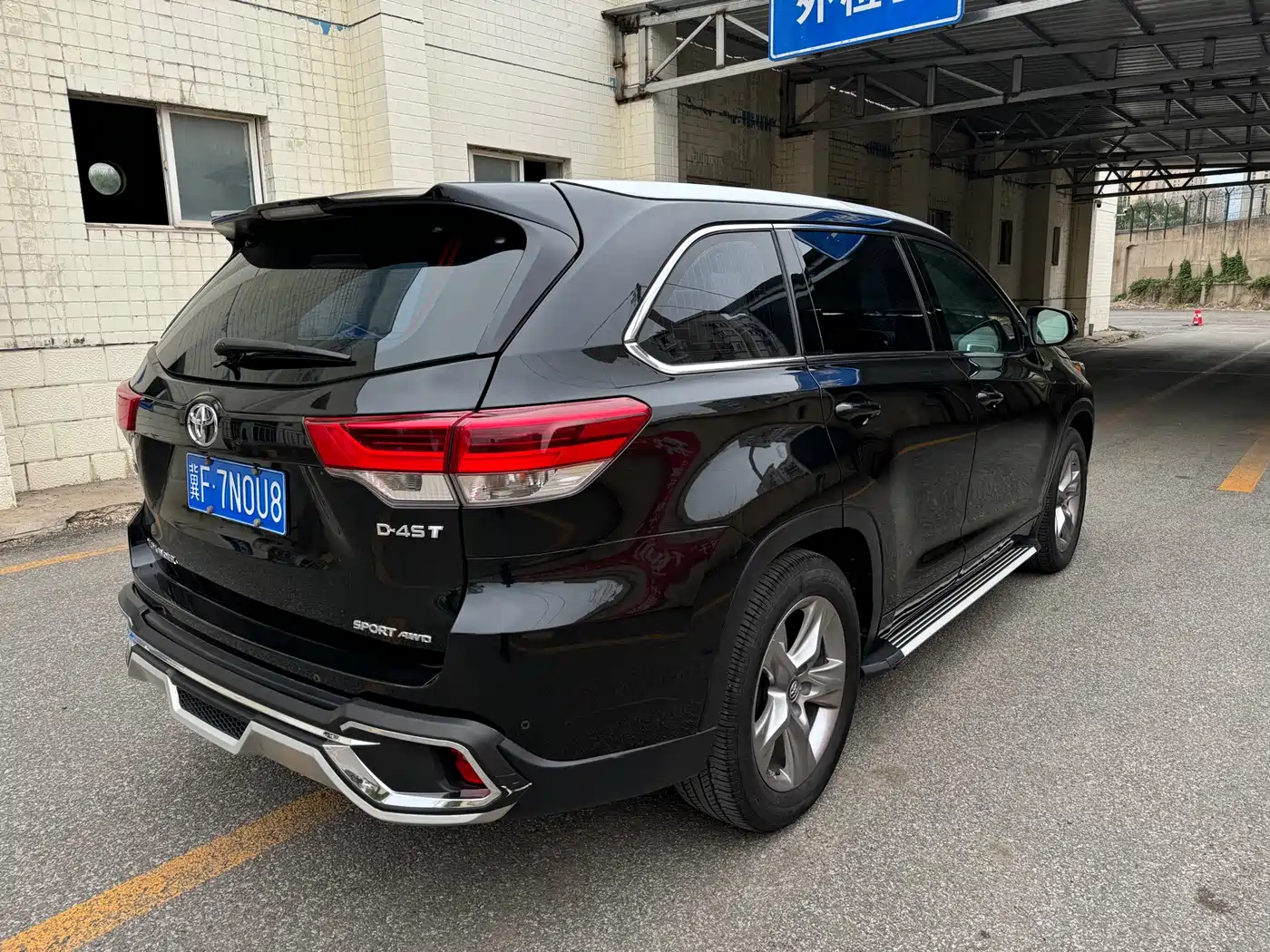 TOYOTA HIGHLANDER