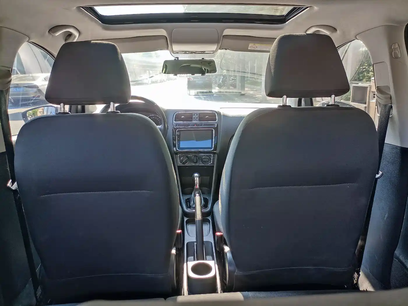 Volkswagen Polo 2018 1.5L Auto Comfort фото 35