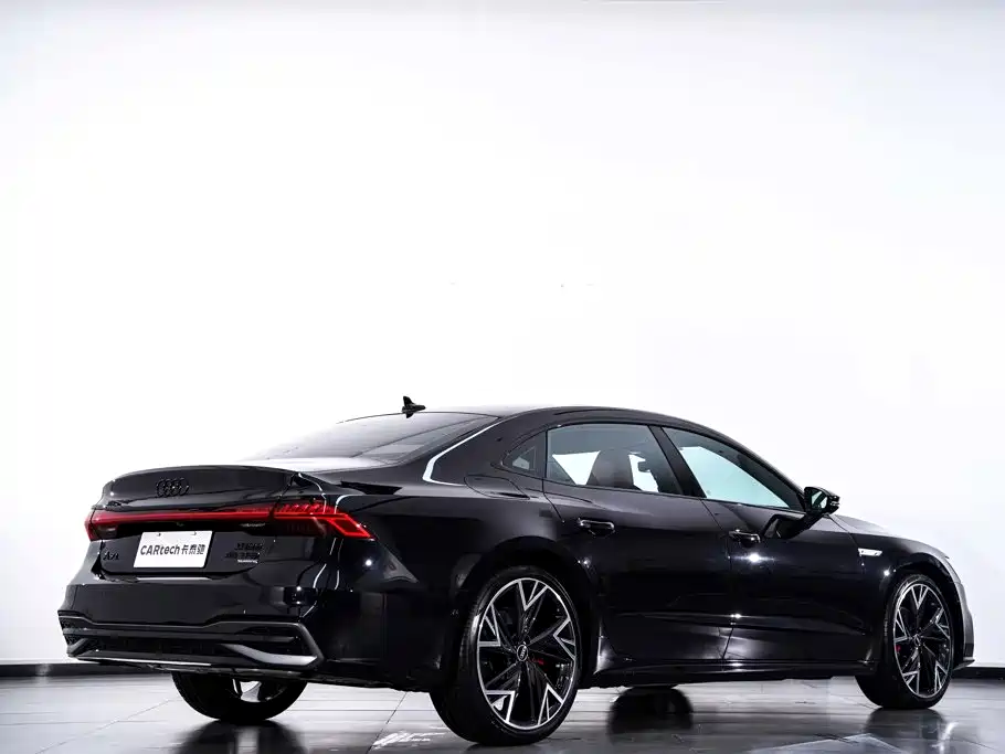 Фото 6 - Audi A7L